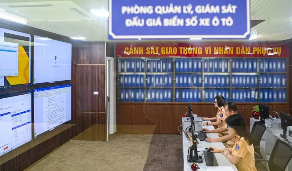 Biển số trúng đấu giá phải gắn tem nhận diện để xác nhận tính pháp lý và quyền sở hữu