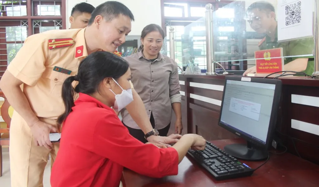 Người dân được làm thủ tục đăng ký ngoài giờ hành chính theo luật biển số mới